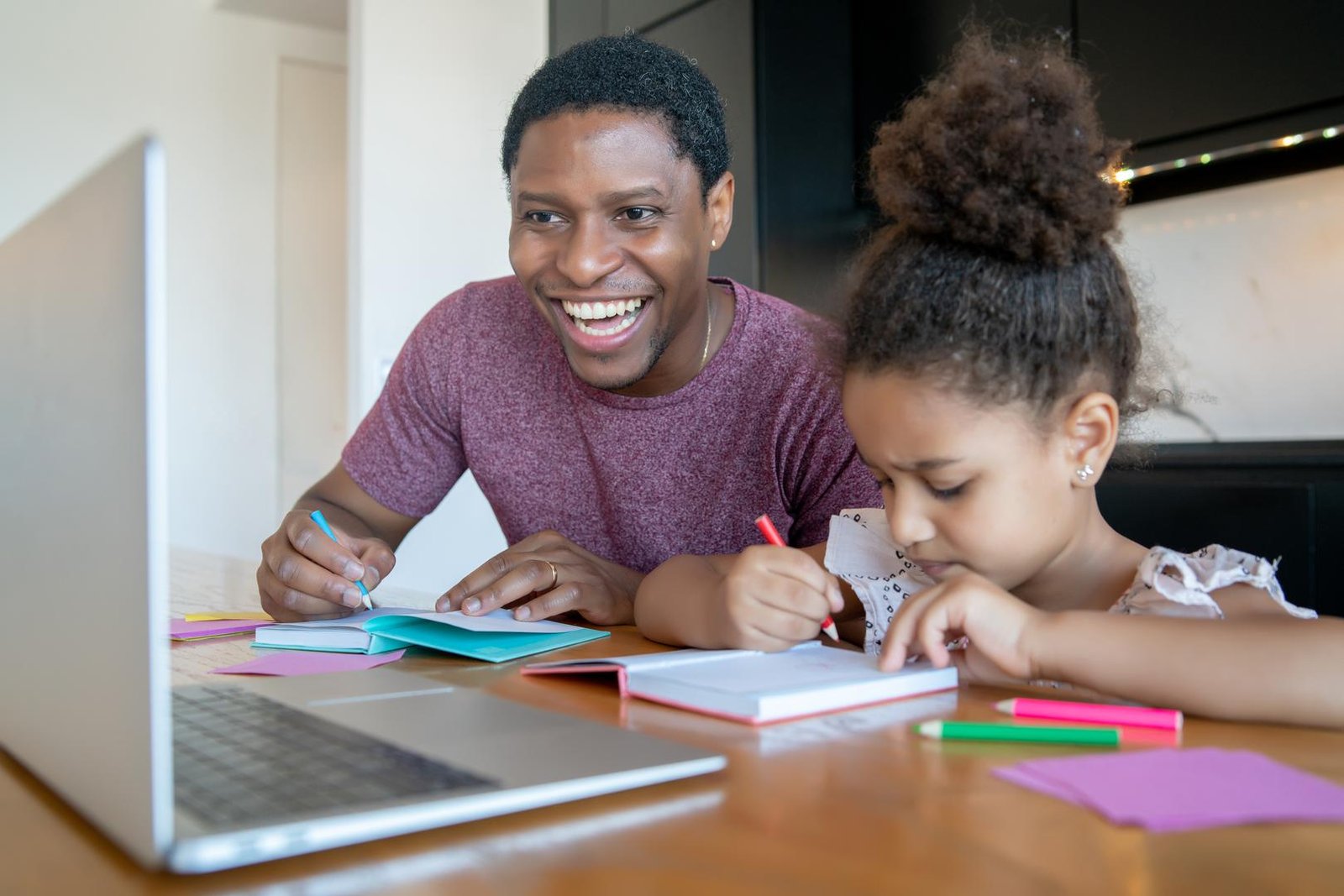 Au pair helping with homework